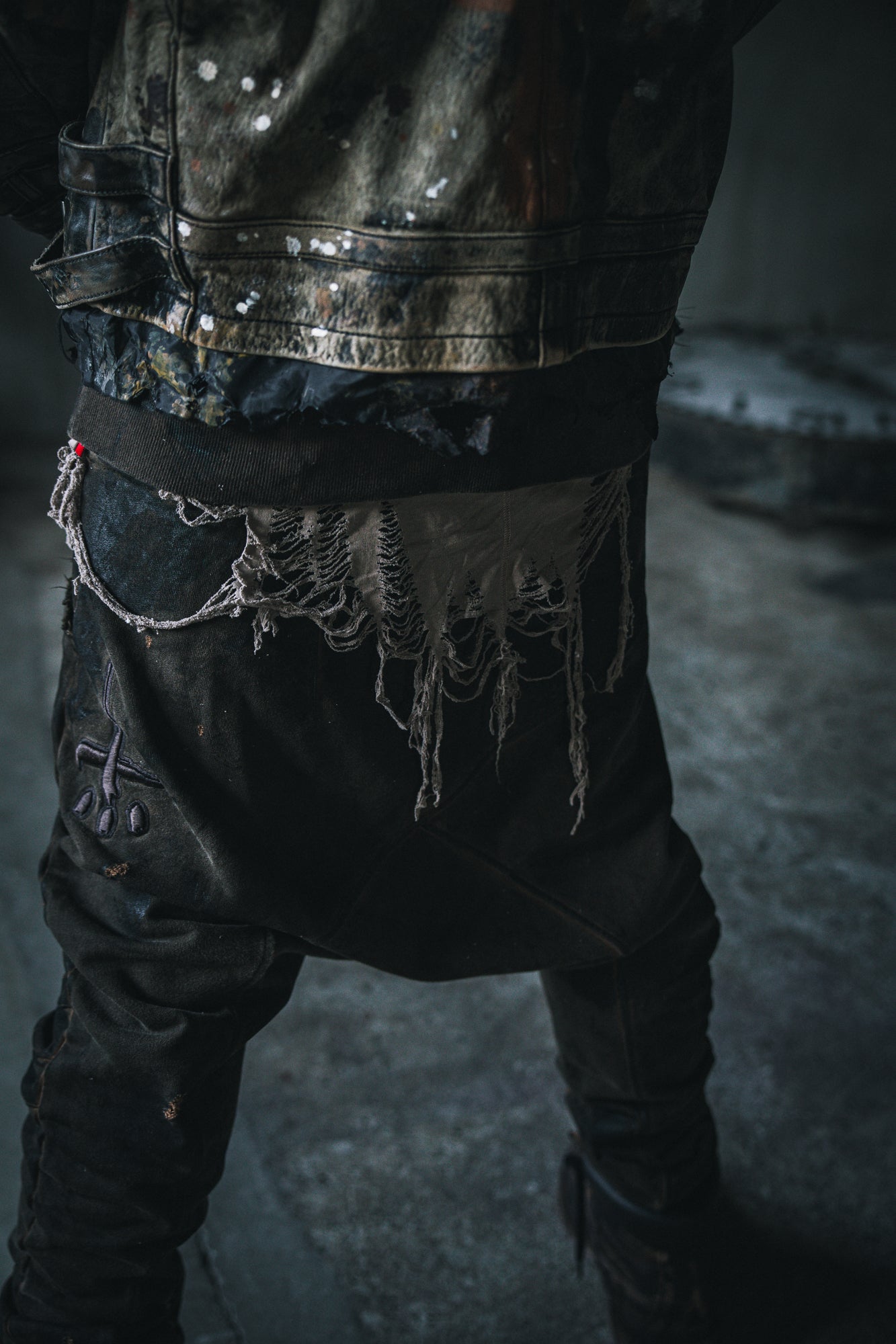 Damaged Usual Pants '24