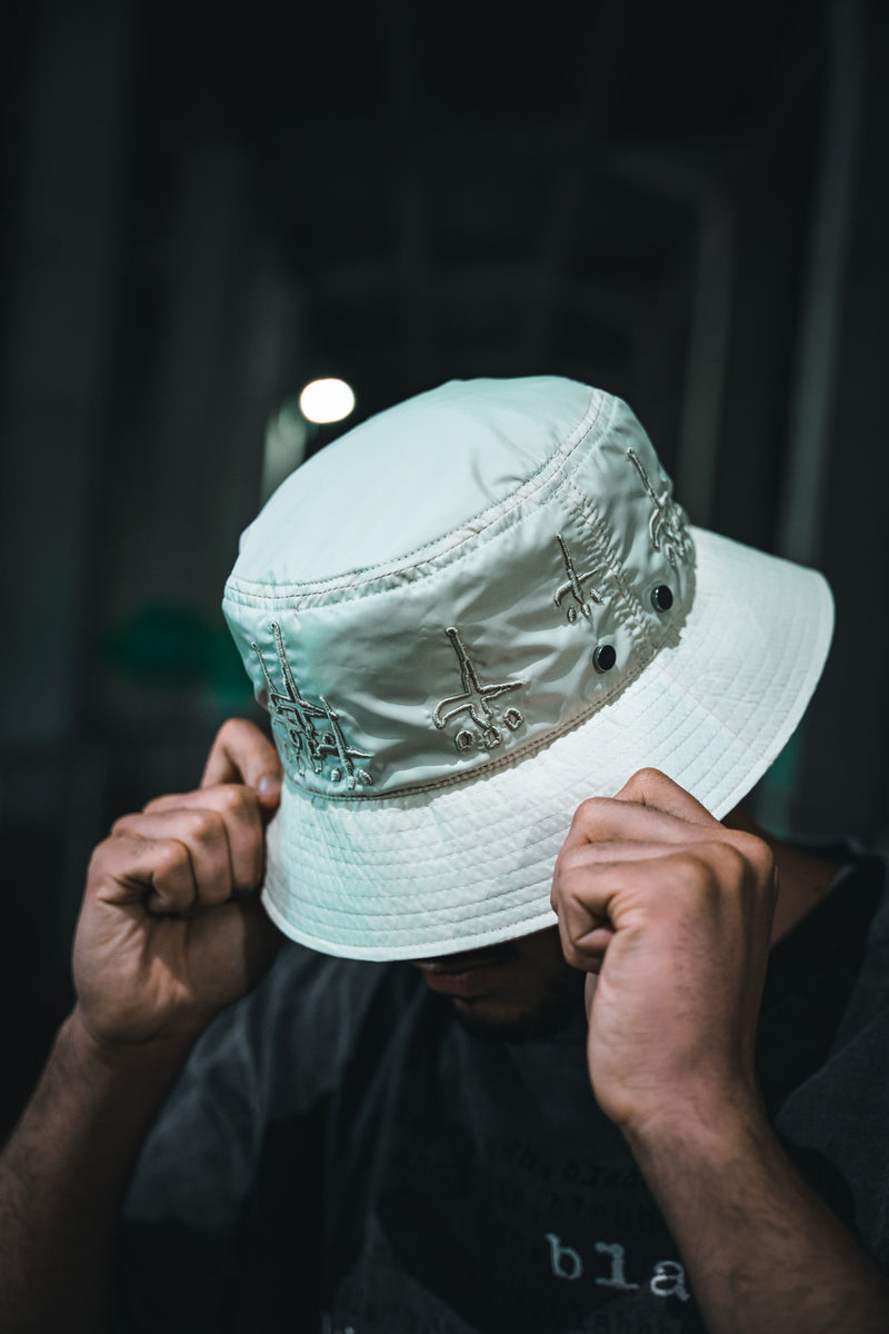 CVTVLIST STROKED EMBROIDERY BUCKET HAT | aluminiopotiguar.com.br