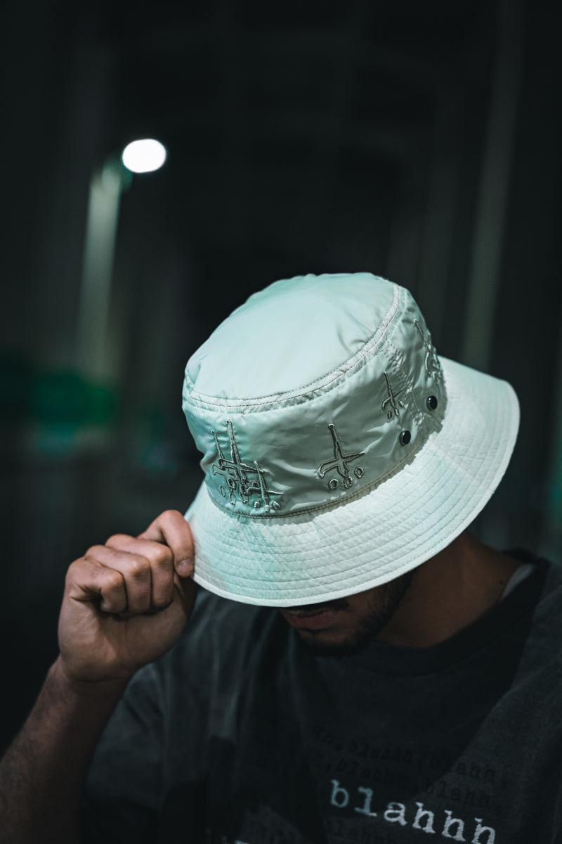 CVTVLIST STROKED EMBROIDERY BUCKET HAT - ハット