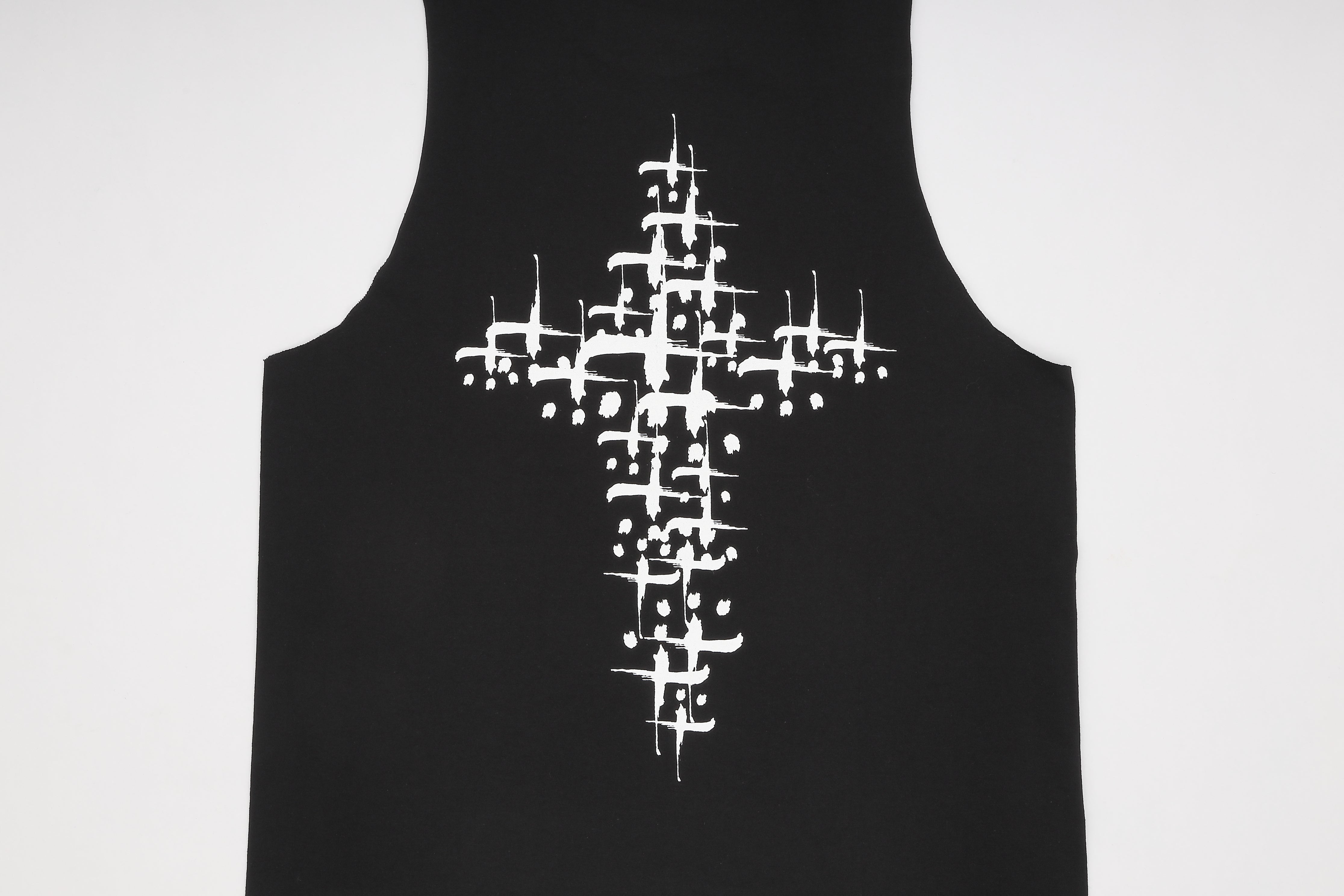 Sleeveless Tee 'BLACKLETTER'