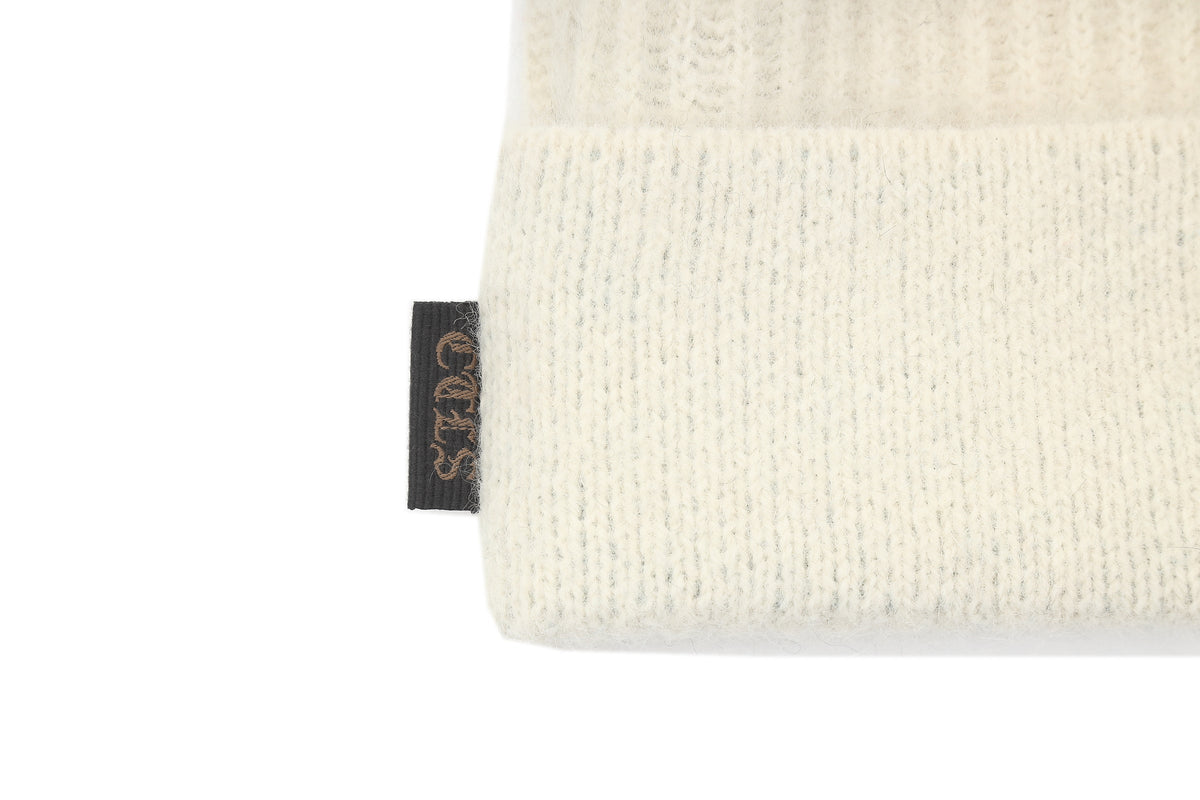 LOGO KNIT CAP – WHITE – サイドタグ (IMG_0024.JPG)