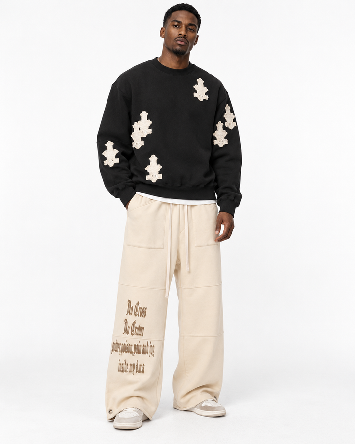 CROSS PATCHED SWEAT SHIRT BLACKとVital Wide Pants Off whiteの全身スタイリング。
