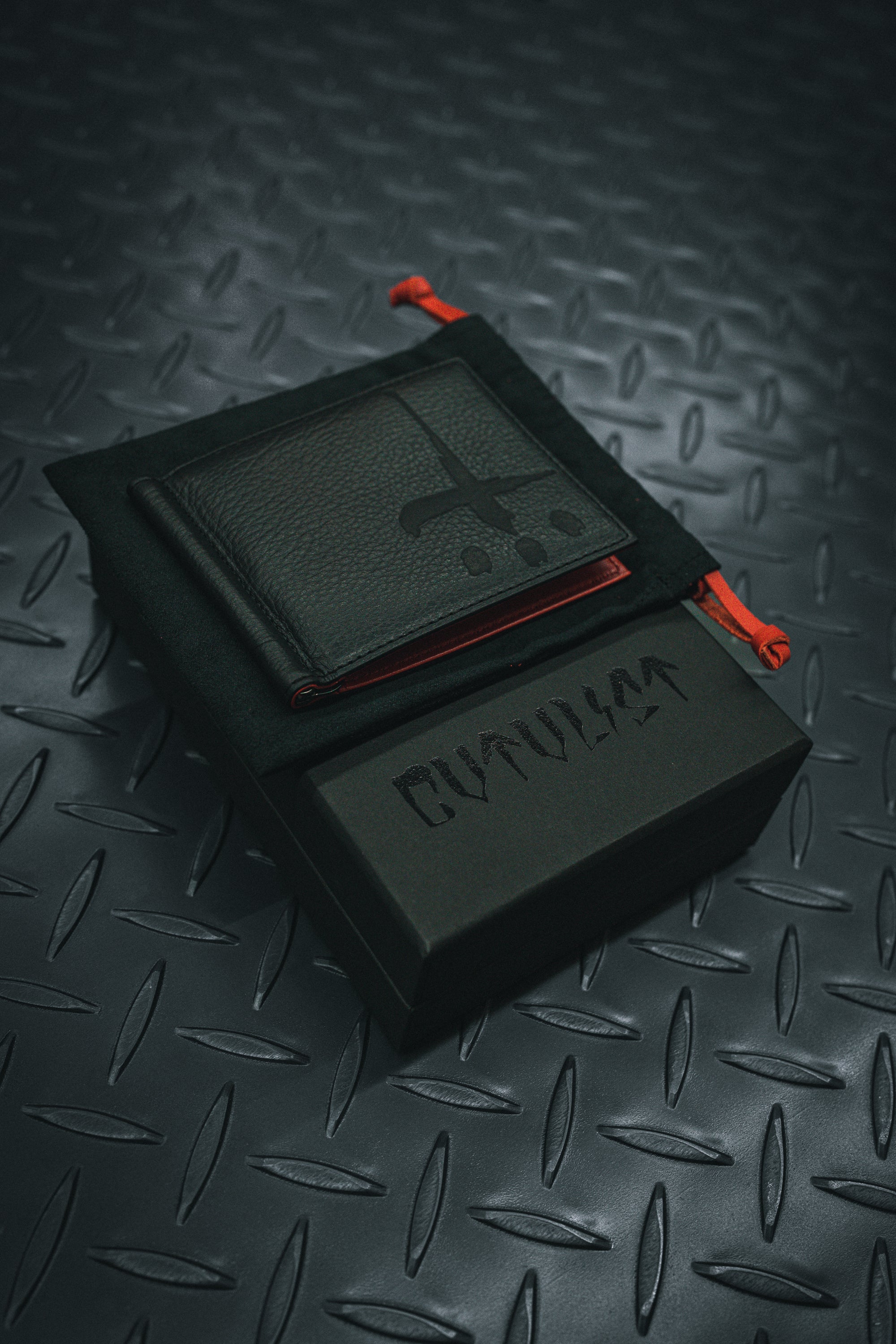 Bifold wallet with money clip